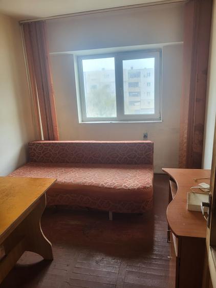 Apartament 3 camere de vânzare – aproape de centru