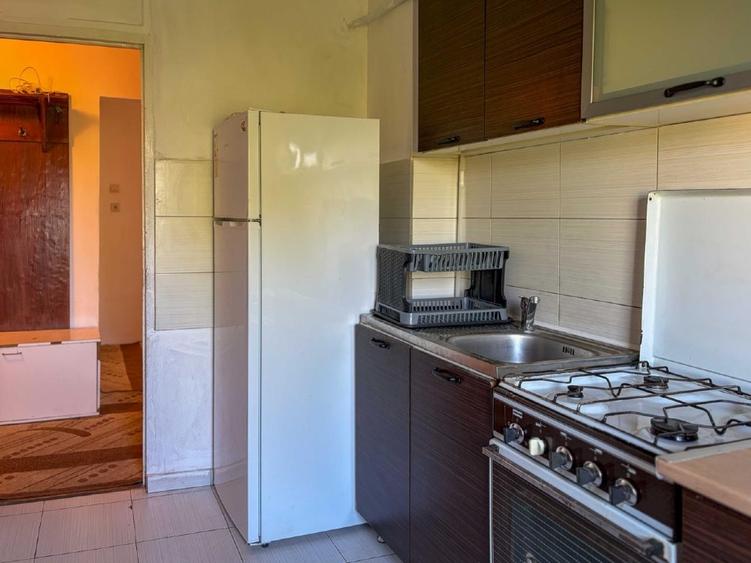 Proprietar inchiriez apartament 3 camere Girocului