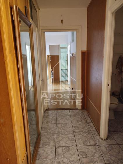 Apartament cu 2 camere de închiriat- centrala proprie, zona Lipovei