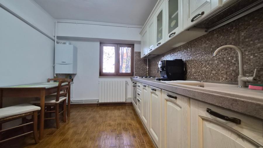 Capitol - ap 3 cam , et 2/4 , renovat integral (mobilat si utilat complet)