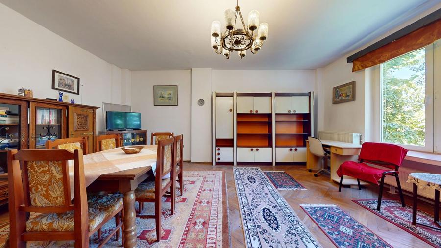 Apartament 2 ,5 camere,  cu gradina,  in centrul orasului Brasov