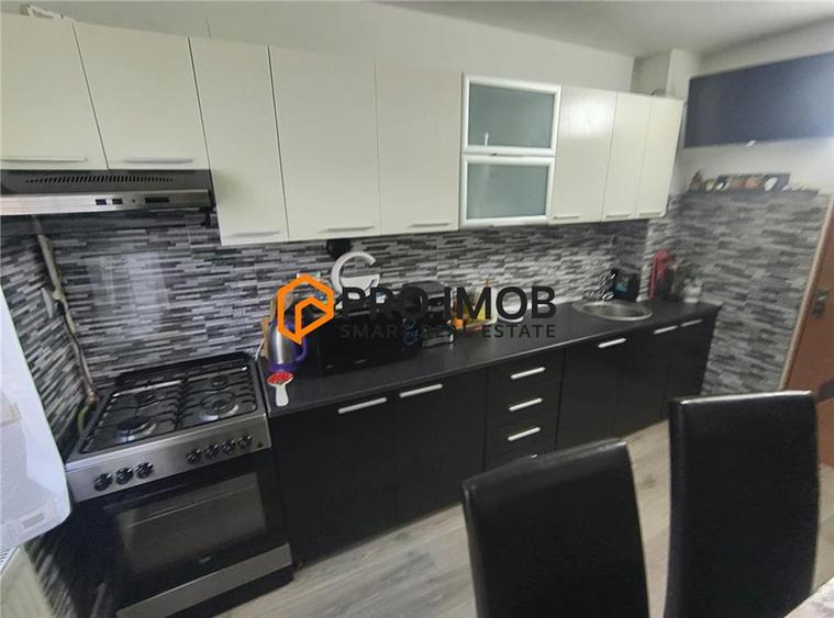 Apartament 4 camere decomandat zona Berca
