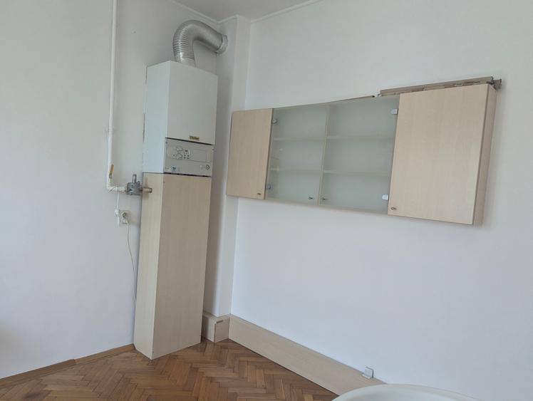 Casa Domenii Herăstrău, 4 camere, 2 băi, curte proprie.