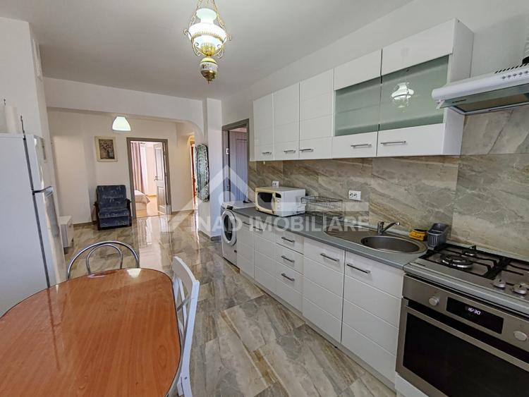 Apartament cu 3 camere, 80 mp, 2 bai, zona Centrala (Piata Cipariu)