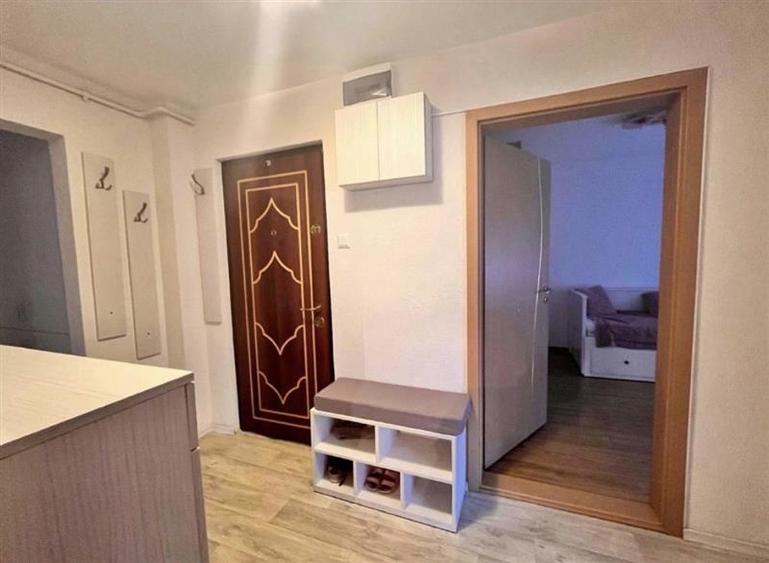 Decomandat cu 2 bai si 2 balcoane, mobilat si utilat