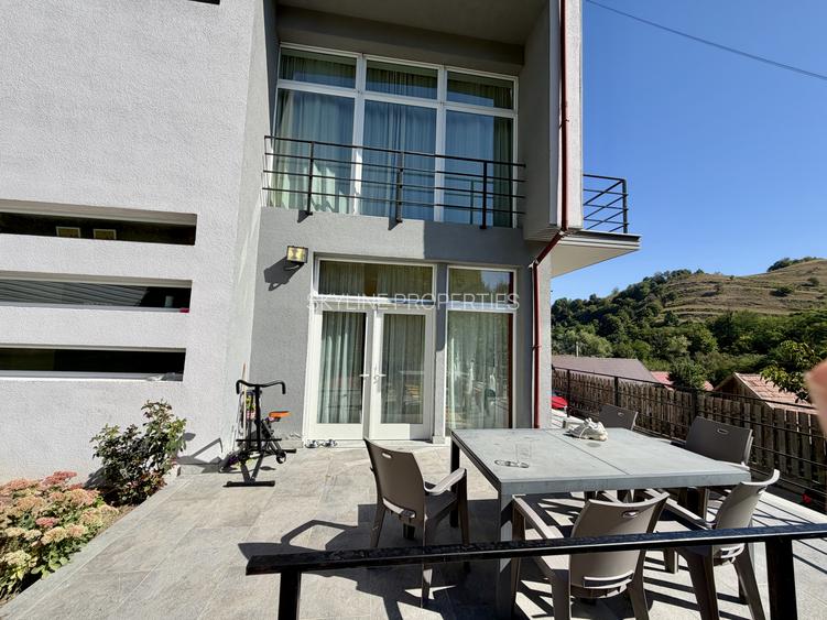 Duplex voluminos, perfect pentru un bussines sau o familie numeroasa