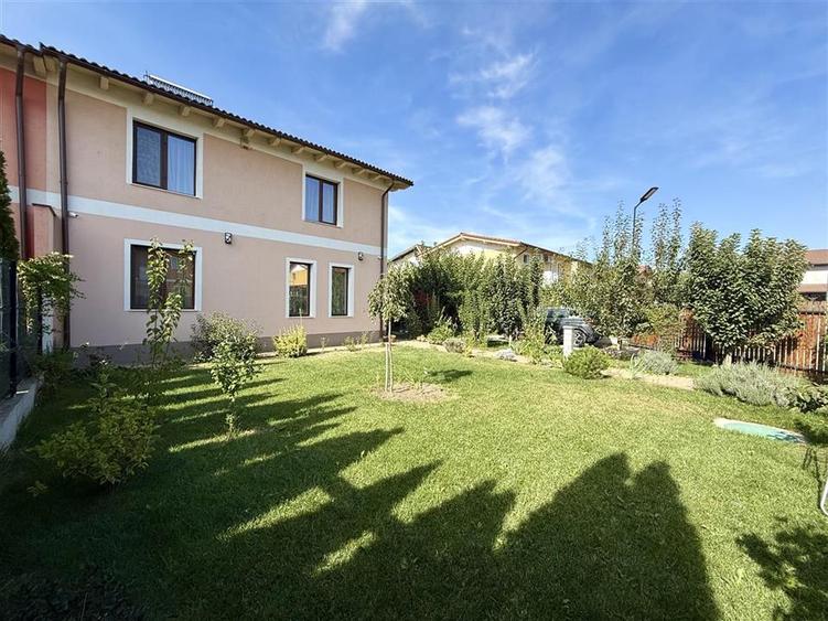 Vila tip Duplex, Curte proprie, Sanpetru Brasov