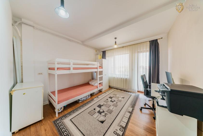 Apartament 3 camere de vânzare – Pârneava