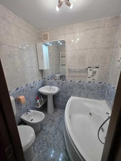 Apartament 3 camere, decomandat, 70 mp, ac, metrou aproape, balcon, Pacii