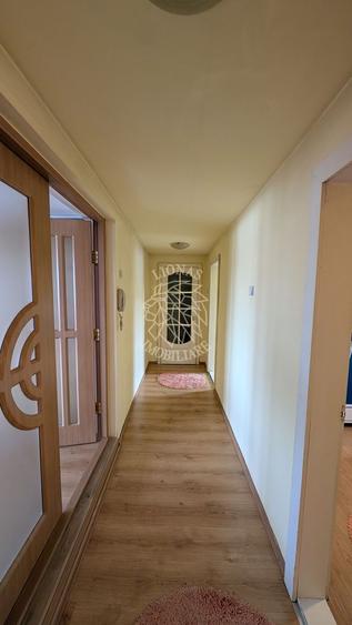 Apartament 4 camere 132 mp-balcon-ideal locuire- zona Calea Moldovei