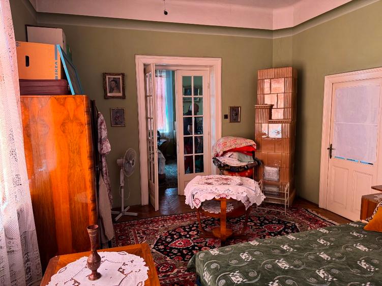 CASA INDIVIDUALA SOLIDA + ANEXE , STR EMINESCU, LA 5 MINUTE DE PIATA MICA