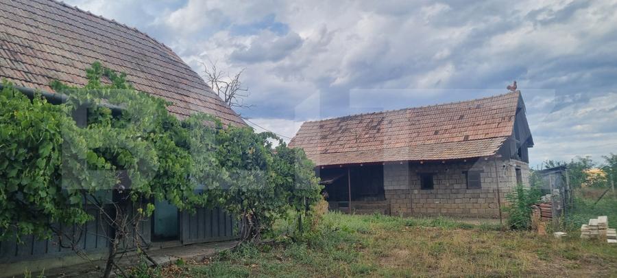 Casa 2 corpuri si anexe, 69 mp, zona Tritenii de Sus