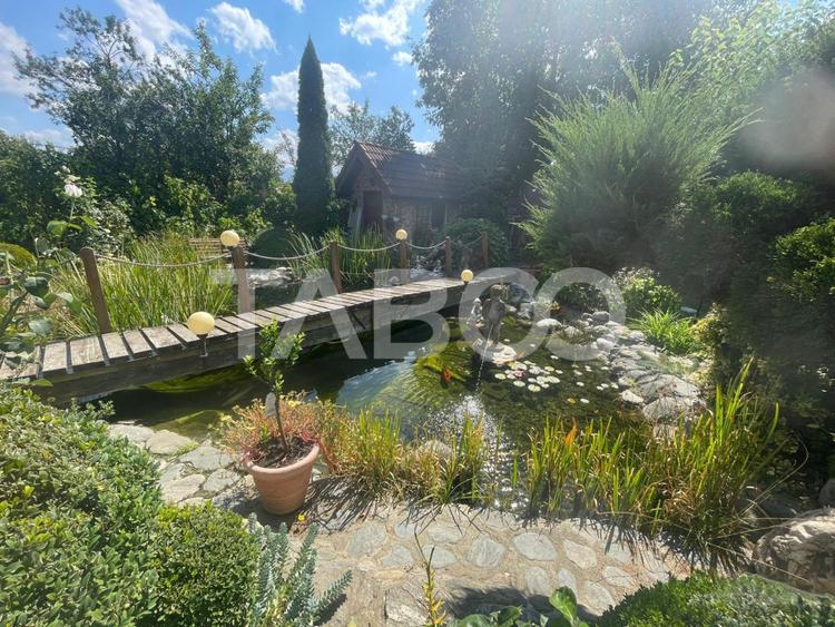 Casa deosebita de vanzare 453 mp utili si curte 528 mp in Avrig