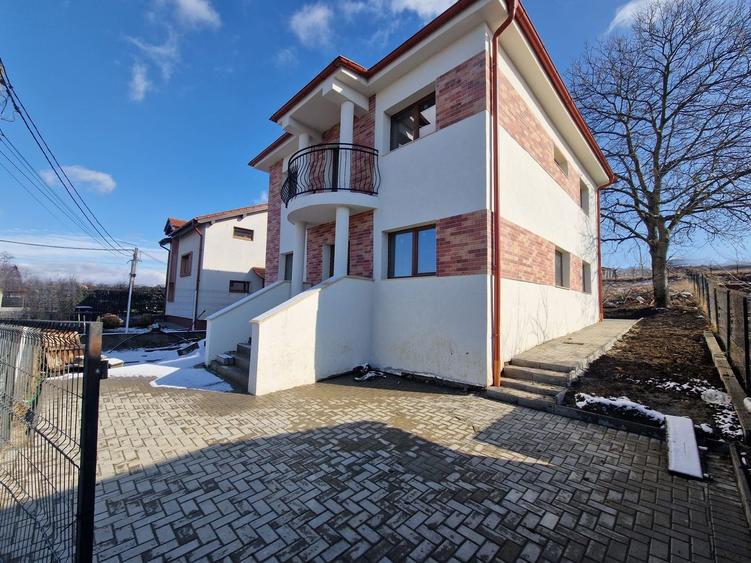 Casa individuala, teren 700 mp, semifinisata, Dezmir zona str Closca