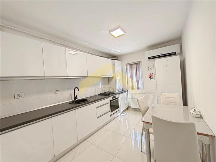 Apartament 3 camere de vanzare zona Bancilor