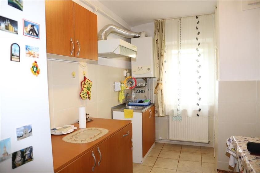 Luminos si spatios! Apartament 3 camere, decomandat, in Sacele- Brasov - 2