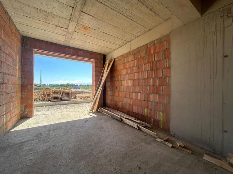 Apartament 2 camere, decomandat, ansamblu nou Calea Surii Mici
