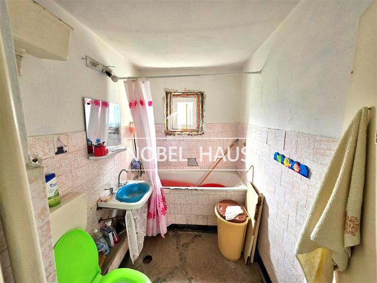 Apartament 3 camere, decomandat, etajul 4, zona biserica Sf Mina