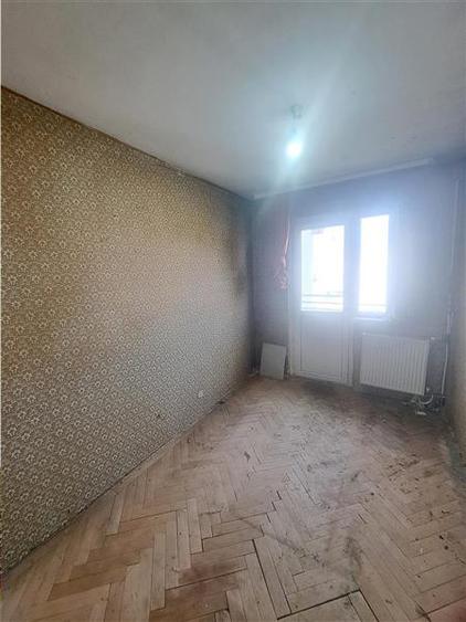 3 CAMERE, 2 BALCOANE, LIVIU REBREANU!