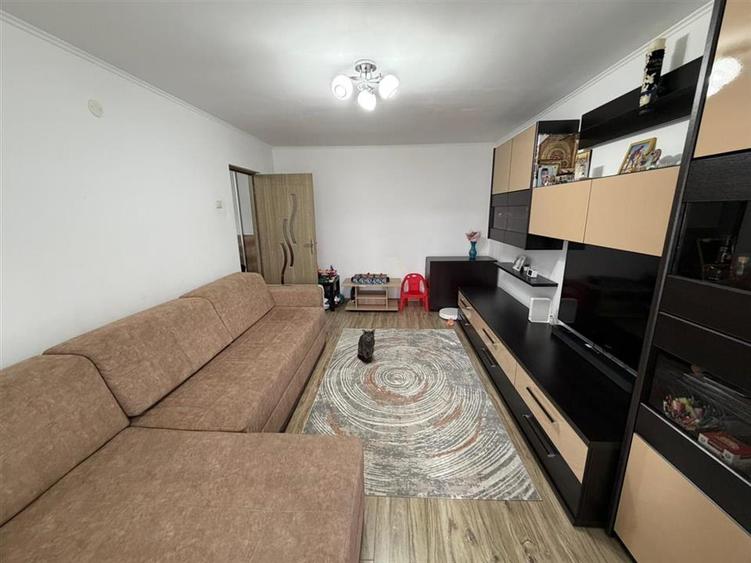 Apartament 2 camere, hol patrat, logie + balcon, mobilat si utilat