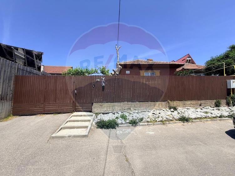 Teren 650 mp, cu casa modesta, zona Blv Nicolae Romanescu