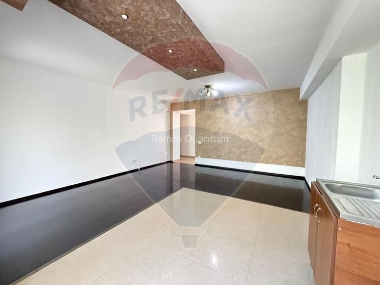 De Vânzare Apartament cu 2 camere,53 mp,  etaj 1,  Bloc Nou- Rogerius - 3