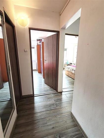Apartament 3 camere , etaj intermediar - Astra