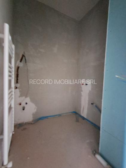 Apartament 3 camere, 2 bai, dressing, 70 mp Floresti