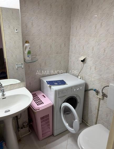 Apartament renovat 4 camere, 2 balcoane, cartier Plopilor!