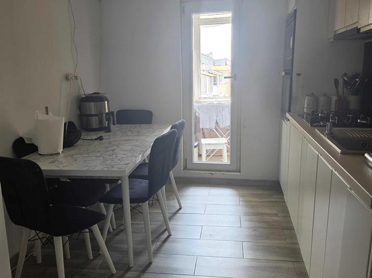 Un apartament de vandut, zona Sarari