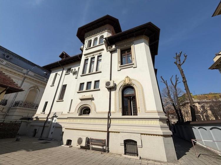 Vila cu arhitectura Dacia