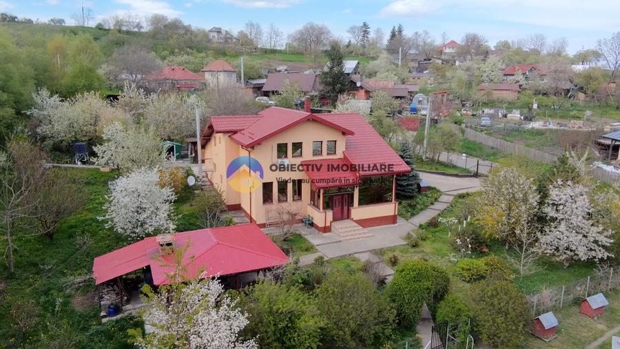 Vilă cu 8.800 mp teren în Gura Văii, la 12 km de Piatra Neamț.