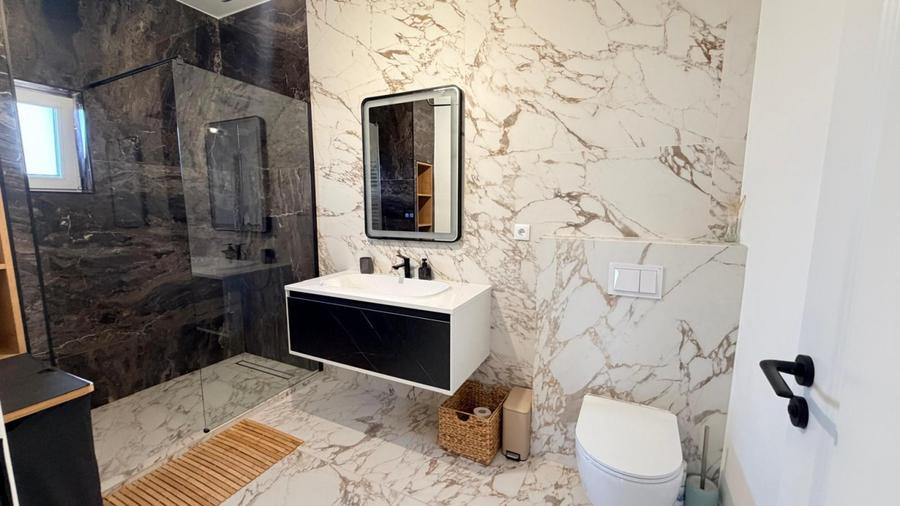 Casa in Corusu - mobilier personalizat si teren de 725mp