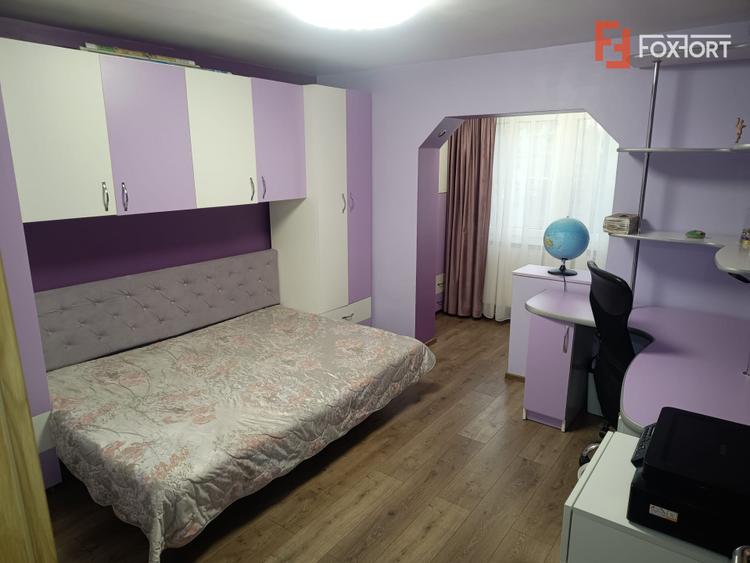 Apartament de vanzare cu 4 camere la etajul 1 in zona Lipovei