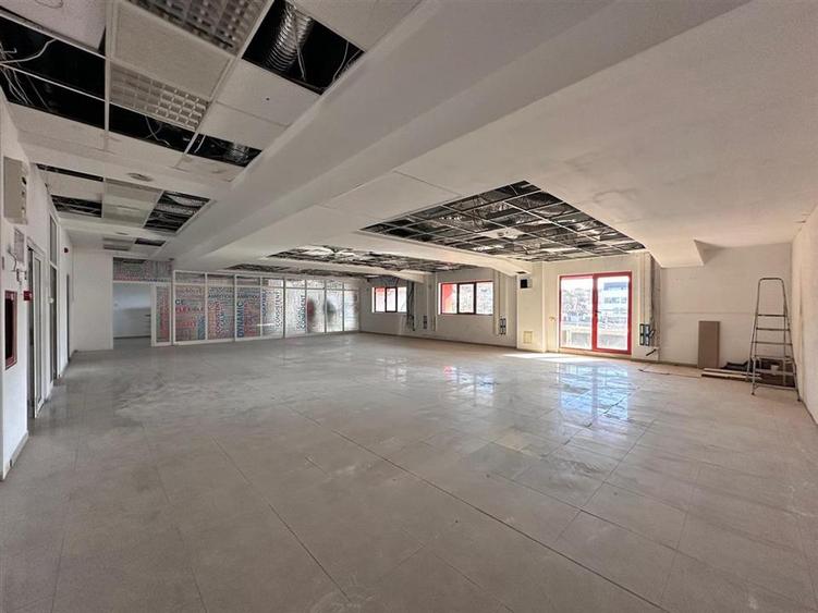 Spatii birouri, retail, str. Niciman semicentru de la 10mp la 300mp