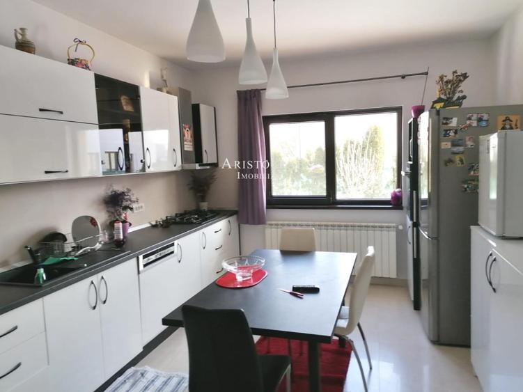 Vanzare casa 260 mp