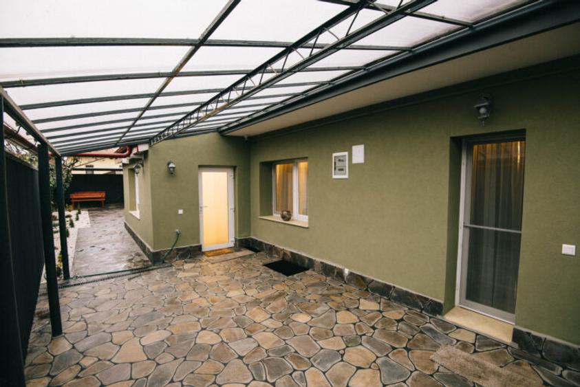 Casă renovată integral, 100 mp utili, curte 250 mp | Gruia - investitie