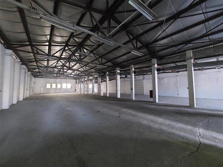 Hala industriala, cu acces din centura