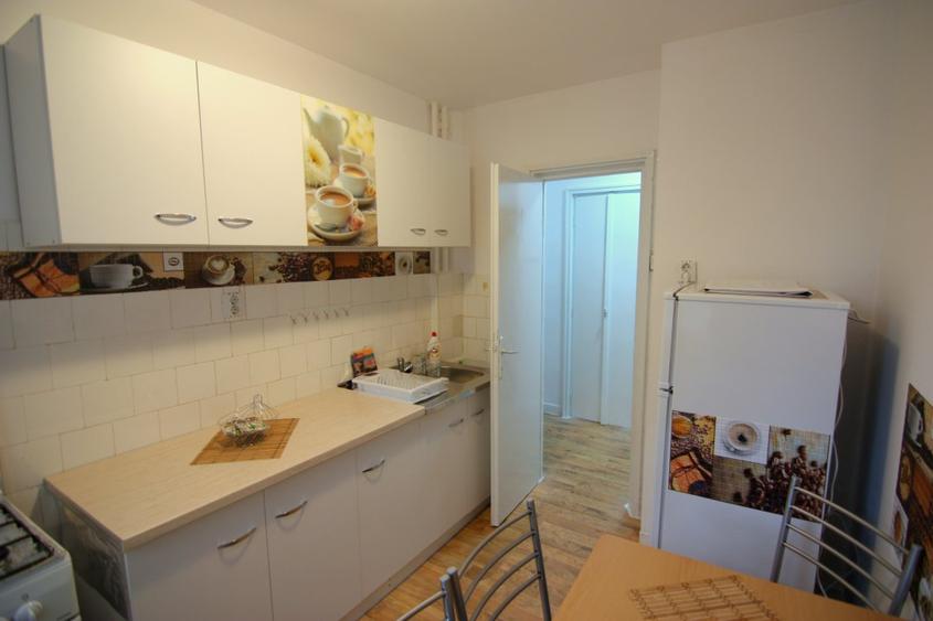 Apartament 2 camere, loc parcare curte imobil, 500 metri de Medicina