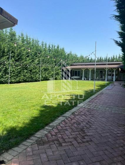 Cladire cu 4 apartamente si sala de evenimente ptr 60 persoane