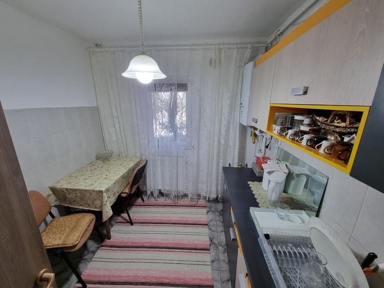 Faleza nord-apartament 2 camere decomandat cu gaze