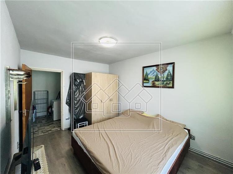 Ap semidecomandat, 2 camere, balcon inchis, 53 mp + 7 mp - M.Viteazu