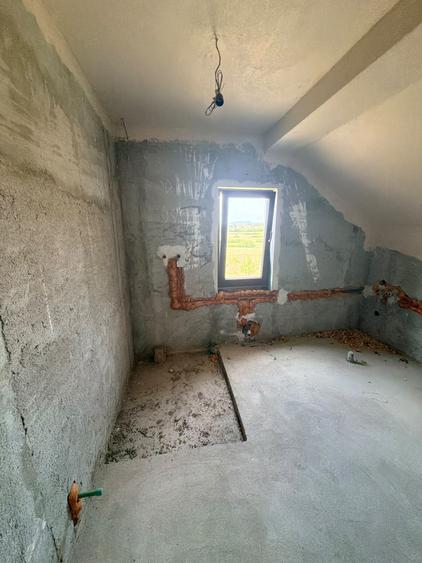 CASĂ DE VÂNZARE ÎN LIVEZILE | 120 MP | TEREN GENEROS – 70 ARI