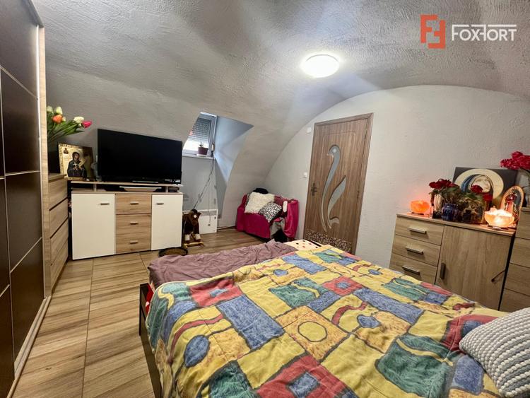 Apartament 3 camere la curte comuna de vanzare, zona Traian