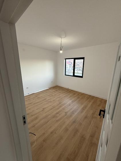 Casă nouă 3 camere cu teren de 1.370 mp la 5 min de Vălenii de Munte