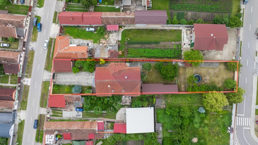 VILA SANNE – 10 camere, teren 1300 mp, Hălchiu