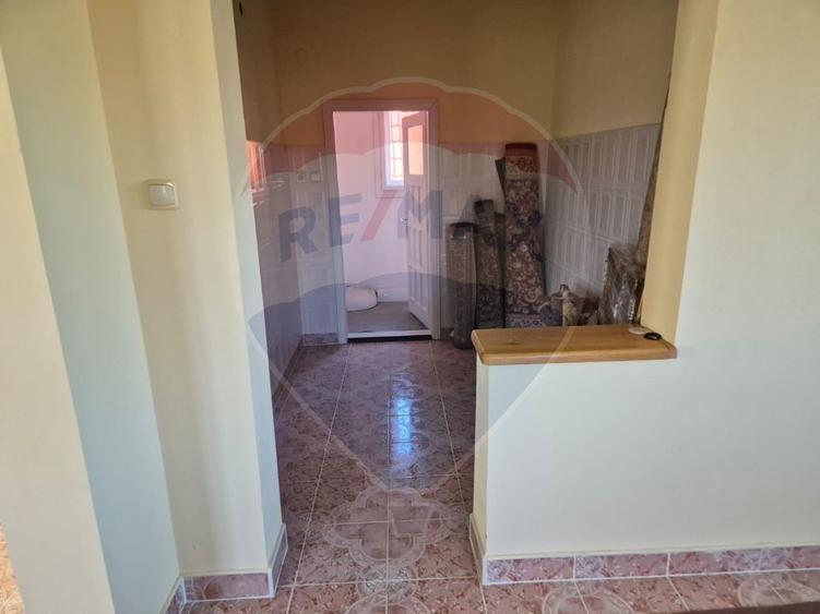 Casă / Vilă cu 6 camere de vânzare