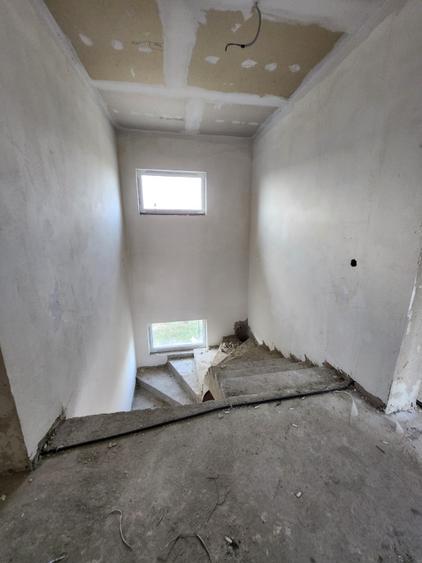 Triplex 119 mp utili, teren 180mp, ansamblu privat, Floresti