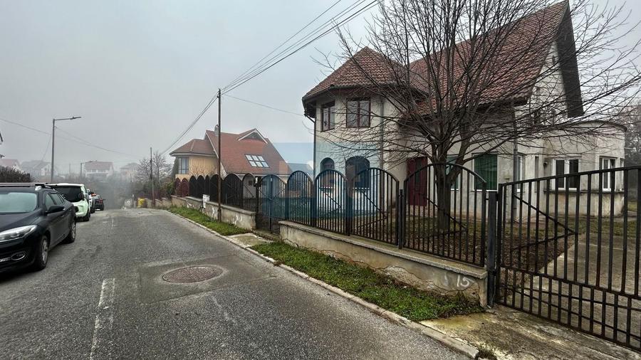 Vila eleganta de inchiriat, locatie excelenta