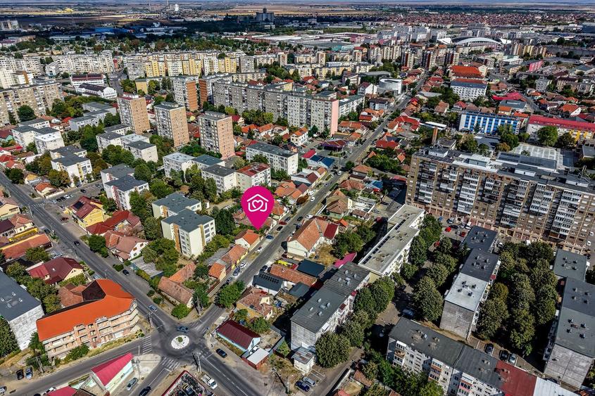 Casă în Vlaicu cu garaj și teren de 376 mp, Arad